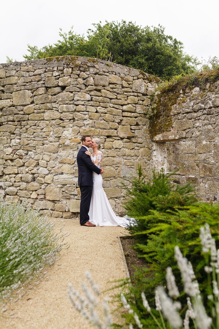 Elizabeth Leese and Hunter Hendershot ditched their Texas digs in favor of the Emerald Isle for their intimate summer wedding. The pair had bonded ove