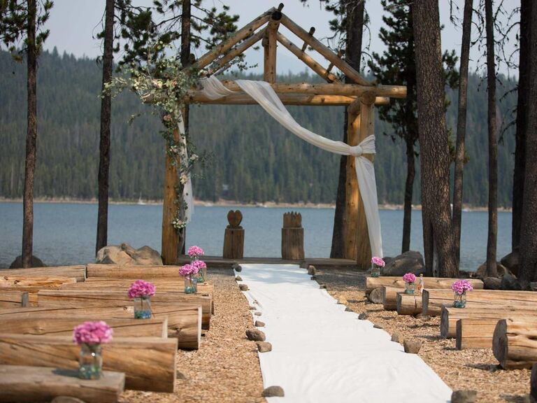 Lake wedding venue in Bend, Oregon.