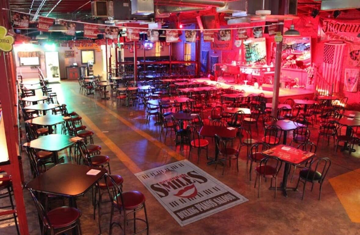 Picture of Savannah Smiles Dueling Pianos