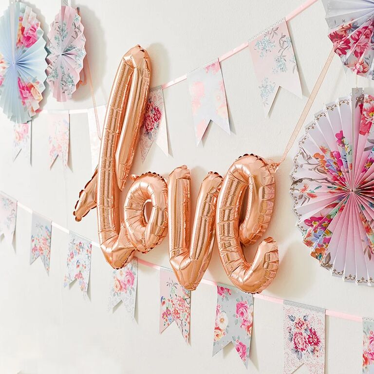 A beautiful and joyful "love" balloon.