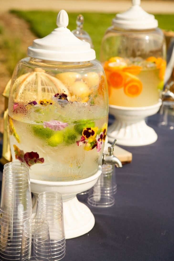 Before the wedding ceremony, guests could keep cool and stay refreshed with fruit-infused non-alcoholic beverages.