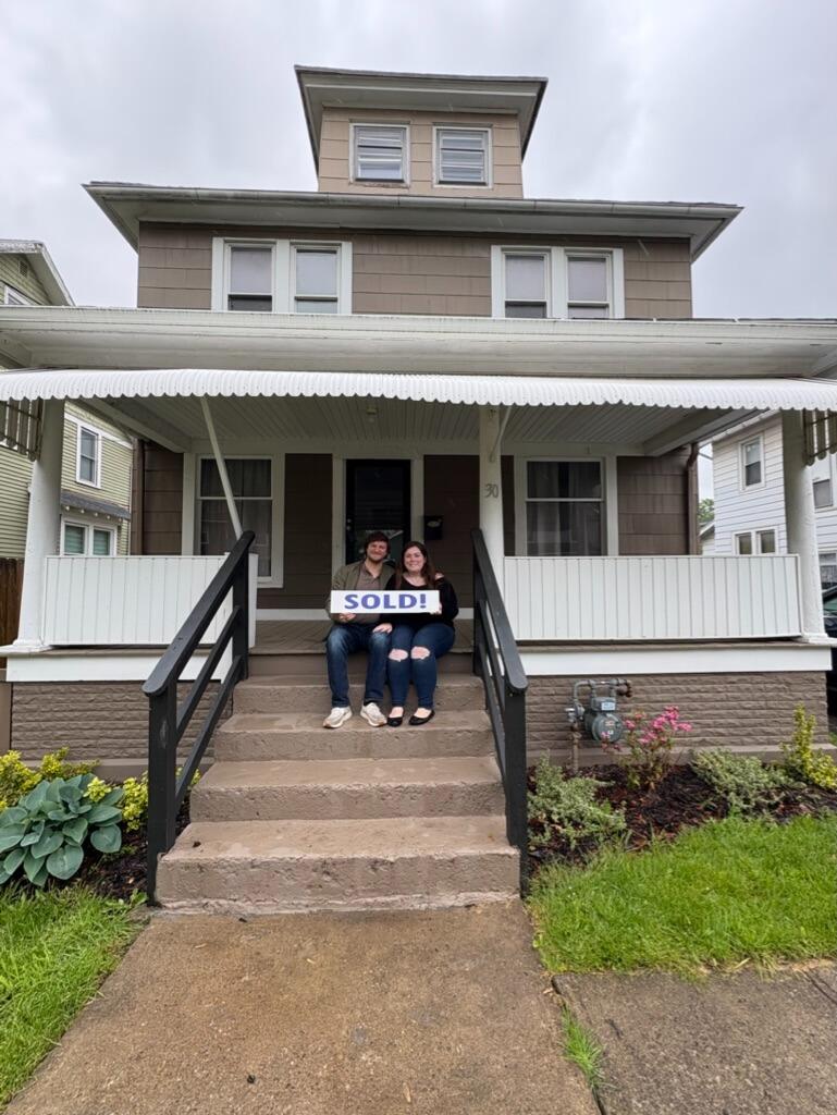Mitchell and Emilee took another big step and were very lucky to be able to buy their dream home together! 