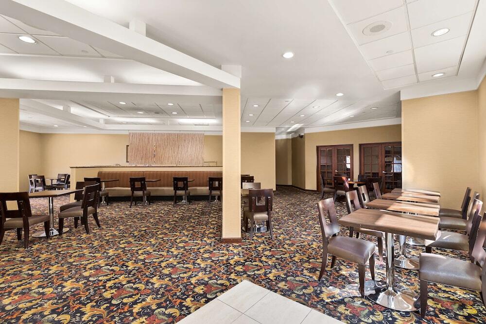 Picture of Hotel RL Cleveland Airport West