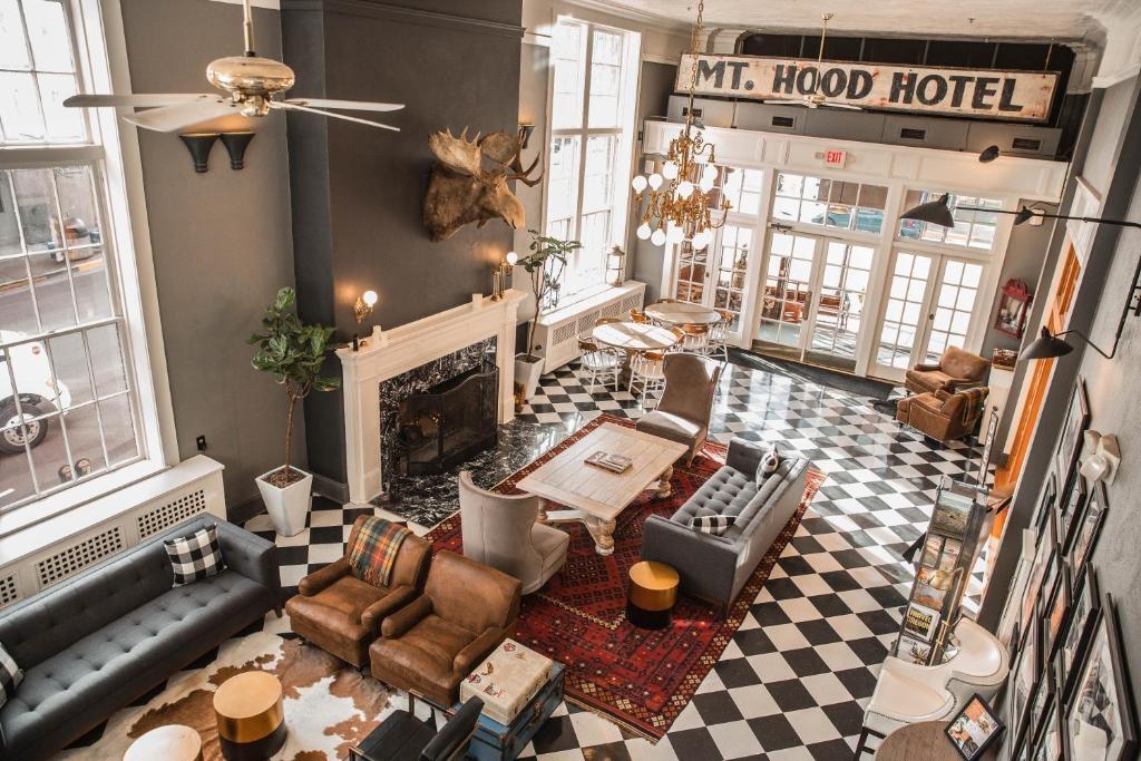 Picture of Hood River Hotel