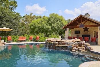 Picture of Fredericksburg Inn & Suites