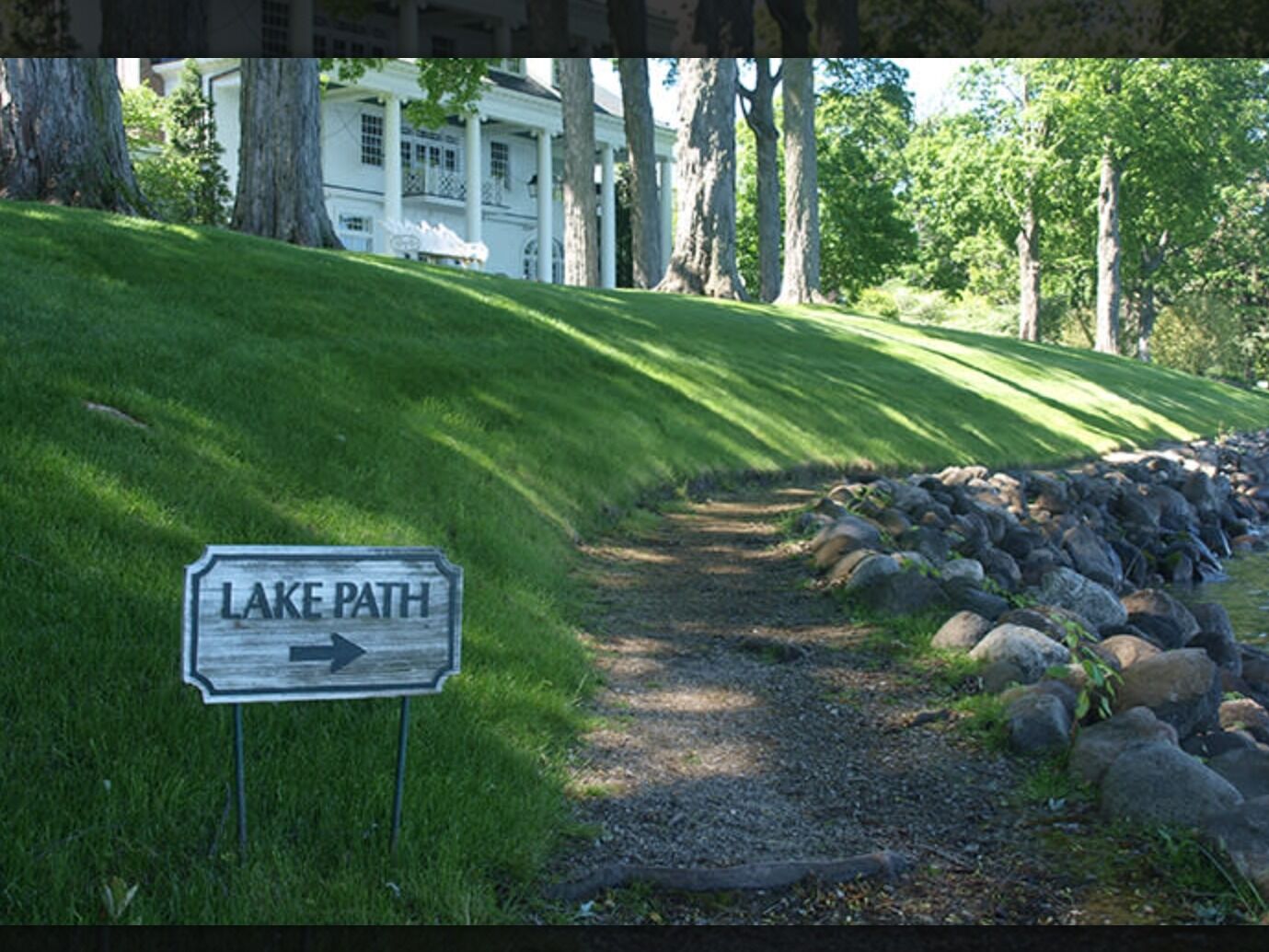 Picture of Lake Geneva Shore Path