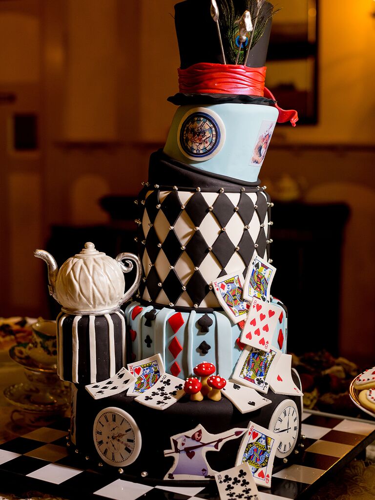 "Alice in Wonderland"-themed wedding cake