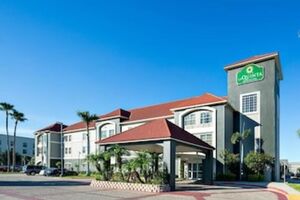 Picture of La Quinta Inn & Suites by Wyndham Pharr RGV Medical Center