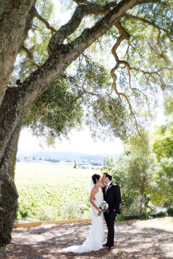 Wine country was the perfect backdrop for Jen and Dario's romantic garden inspired wedding. Healdsburg Country Gardens, where the couple wed, provided