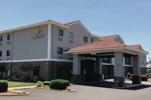 Picture of La Quinta Inn &  Suites by Wyndham Elizabethtown