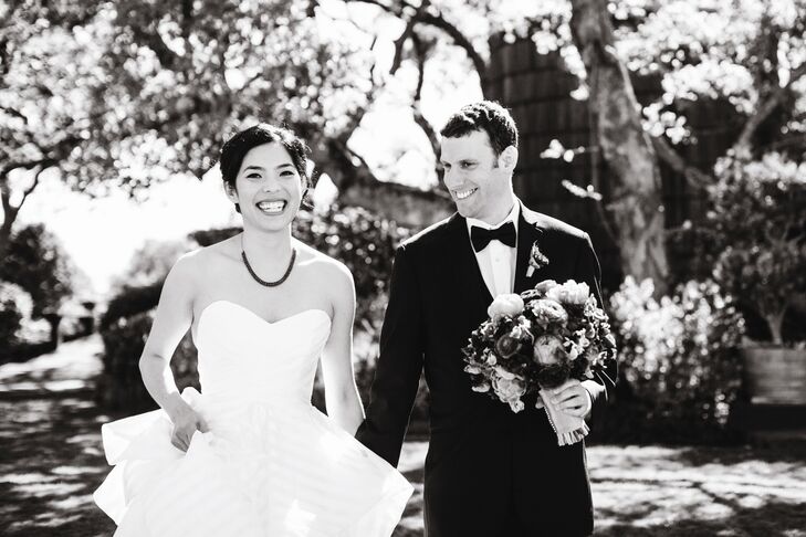 Jennifer wore an organza strapless gown with a sweetheart neckline, a full-flounced skirt, and chapel train.
