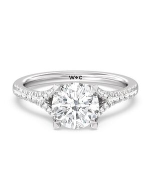 With Clarity Elegant Round Cut Engagement Ring