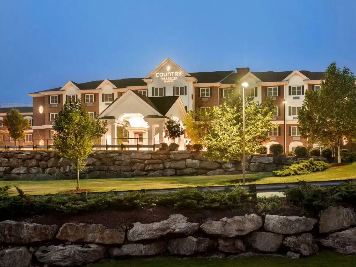 Picture of Country Inn & Suites by Radisson, Manchester Airport, NH