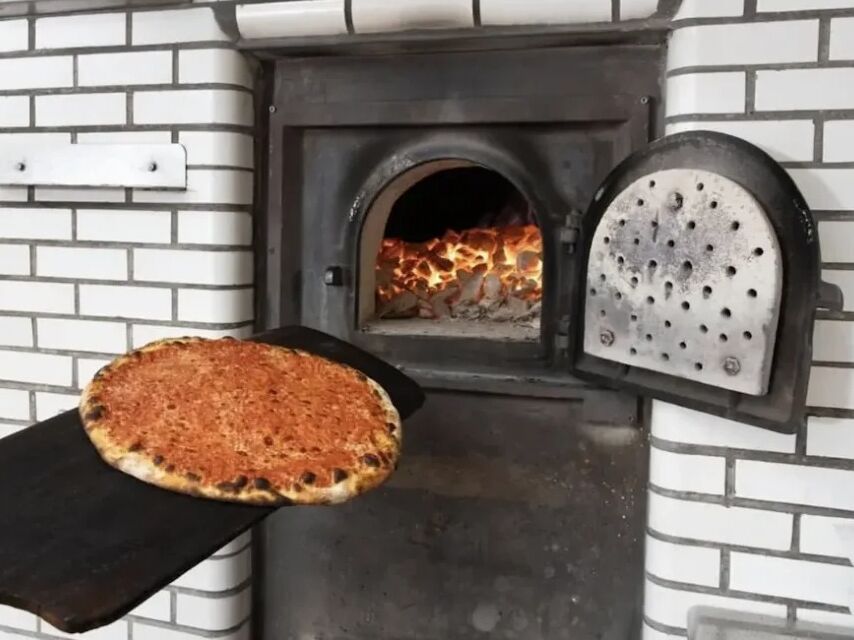Picture of New Haven-style "Apizza"