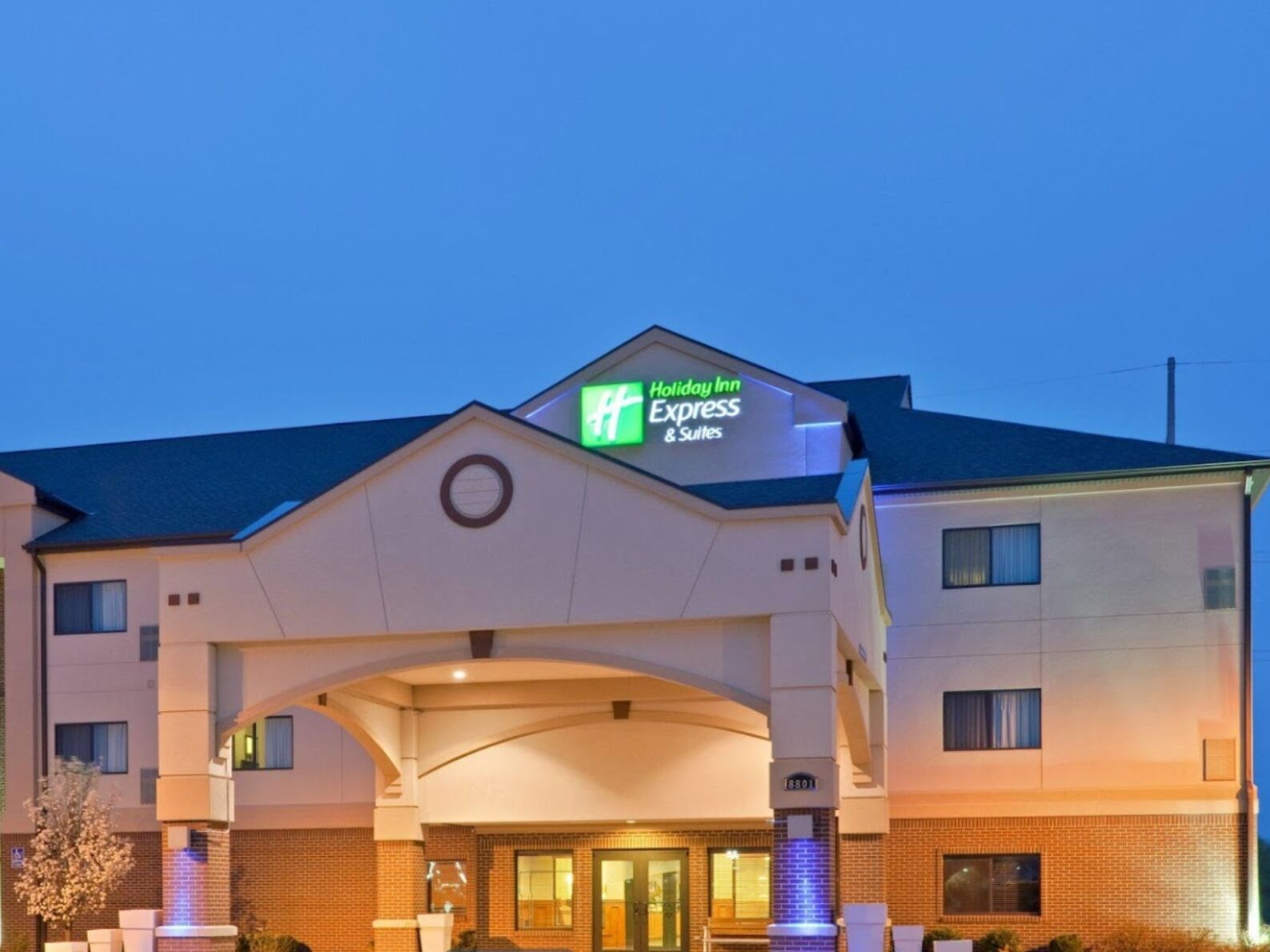 Picture of Holiday Inn Express & Suites Lincoln South, an IHG Hotel