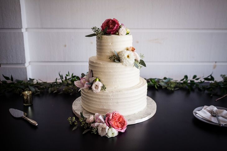 Classic Buttercream Cake with Dahlias and Lisianthus
