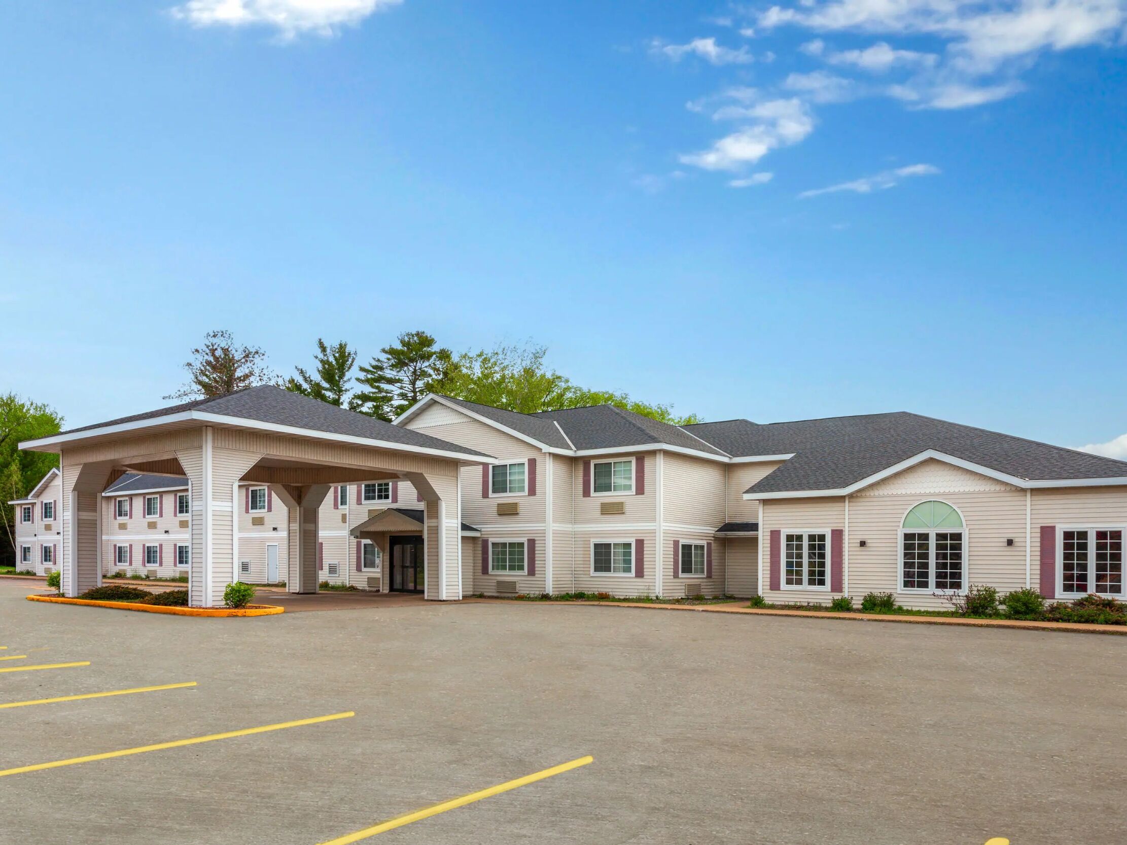 Picture of AmericInn by Wyndham Eagle River Downtown