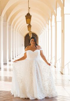 Essense of Australia D3520 plus A-Line Wedding Dress
