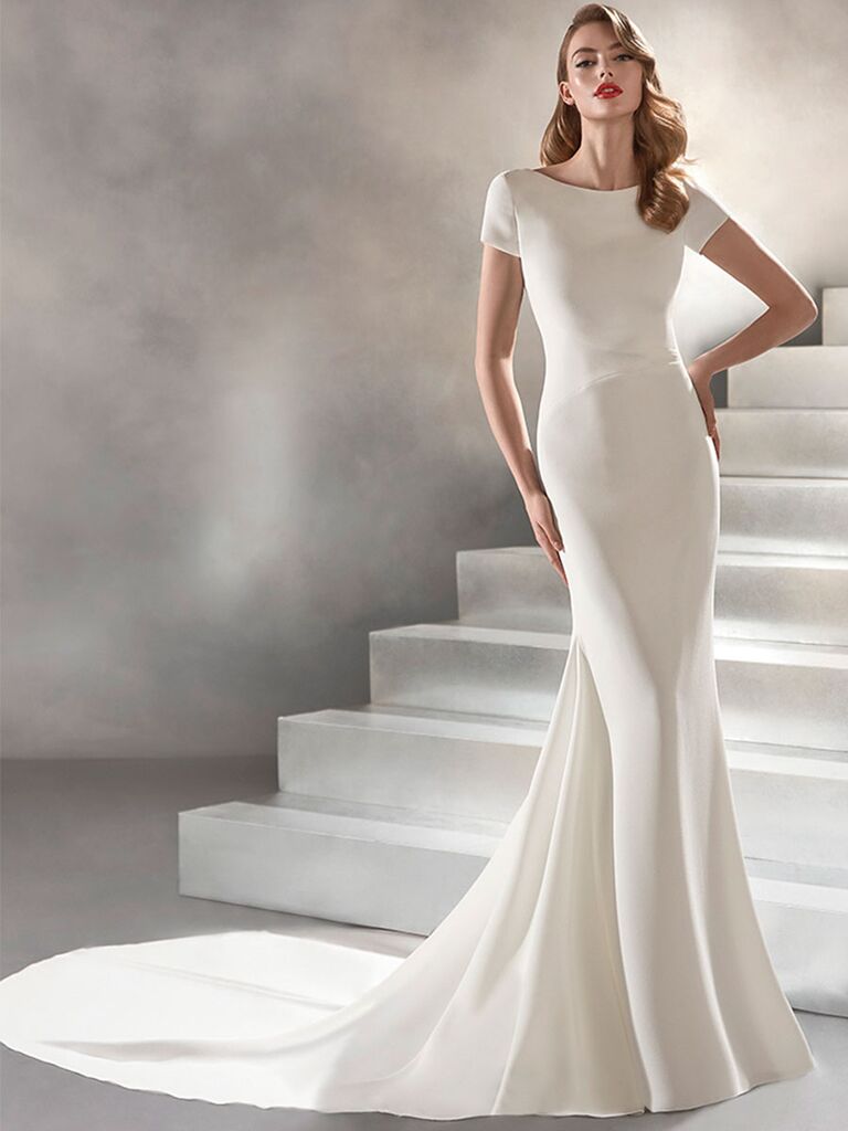 Atelier Provonias wedding dress short-sleeve trumpet gown with circle opening on back