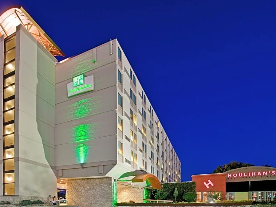 Picture of Holiday Inn Manhattan at the Campus, an IHG Hotel