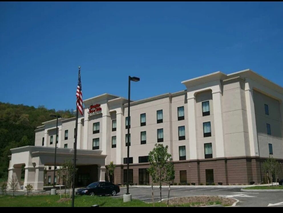 Picture of Hampton Inn & Suites Warren