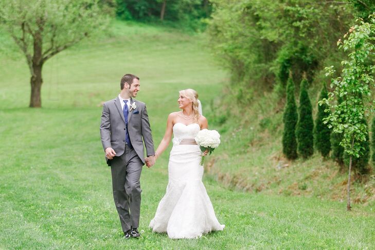 Lace, burlap, pearls, hydrangeas and sweet tea—what more could you ask for in a Southern wedding? Katharine Penny (22 and a pastry supervisor) and Mar