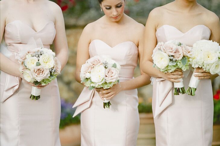 Jessica had all of her bridesmaids wear the same strapless trumpet-style gown in a soft shade of blush. The gowns were accented by large horsehair bows tied at the natural waist.
