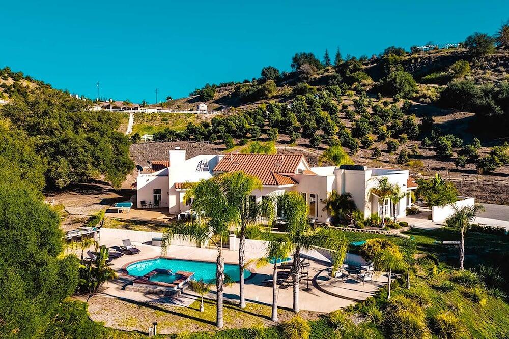 Picture of Grapevine by Avantstay Secluded 5BR Villa 4 Acres of Vineyards & Avo Groves!
