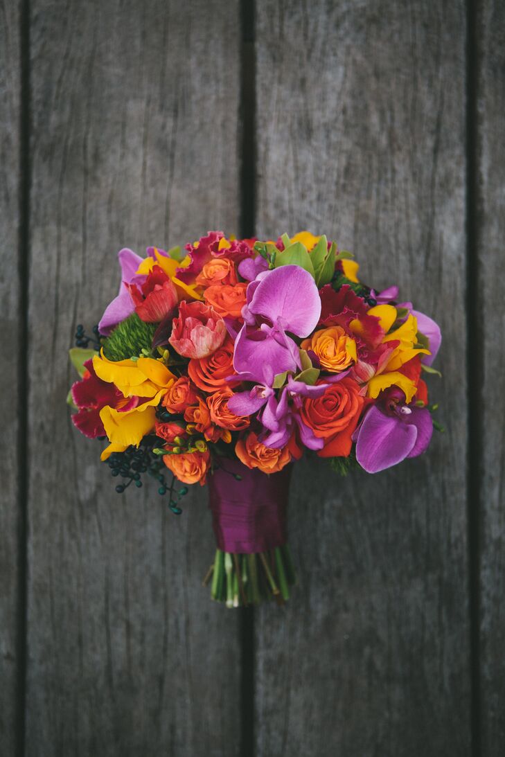 Vibrant Calla Lily and Rose Bouquet