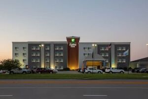 Picture of Holiday Inn Express Hotel & Suites 