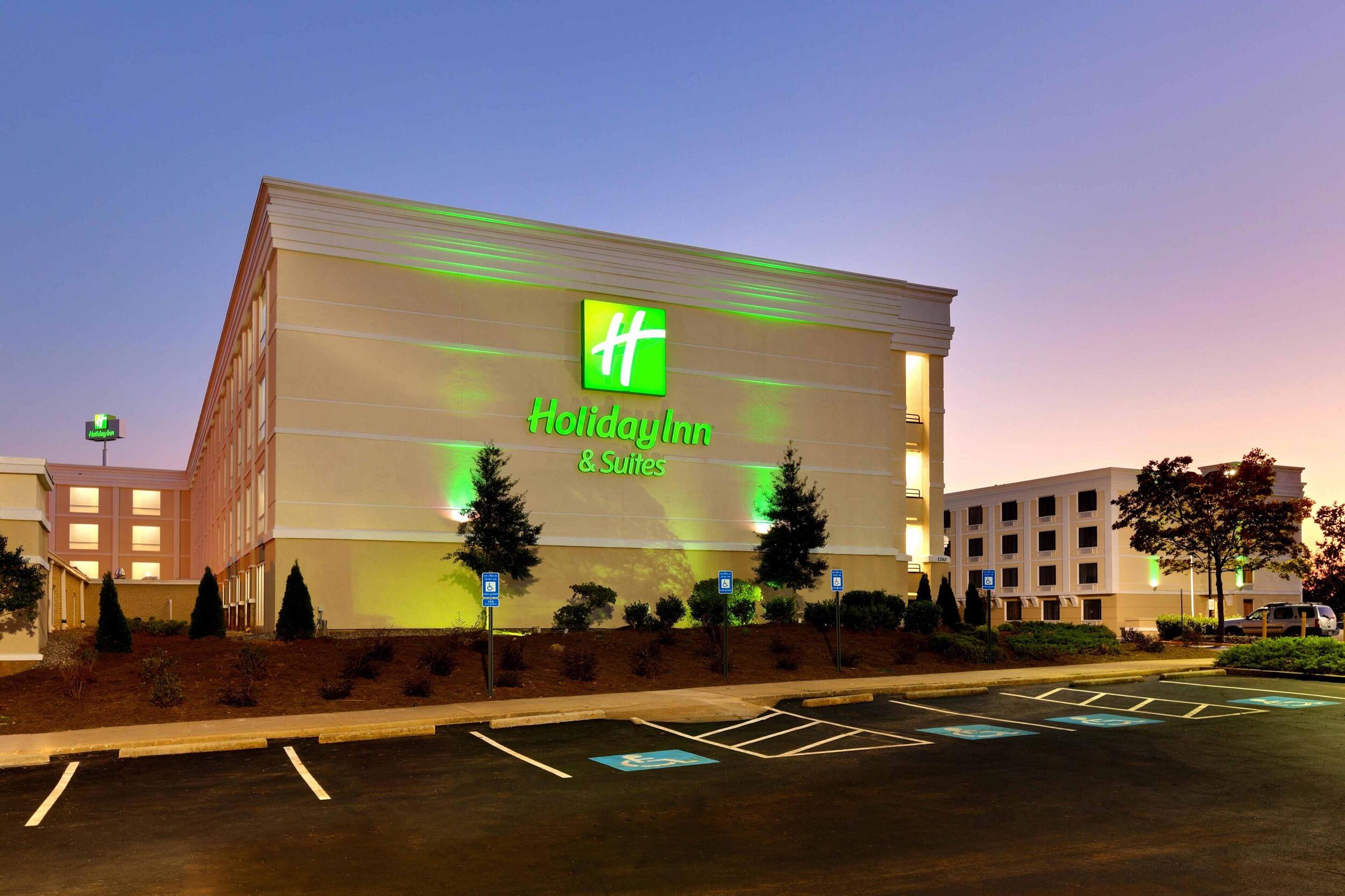 Picture of Holiday Inn & Suites 