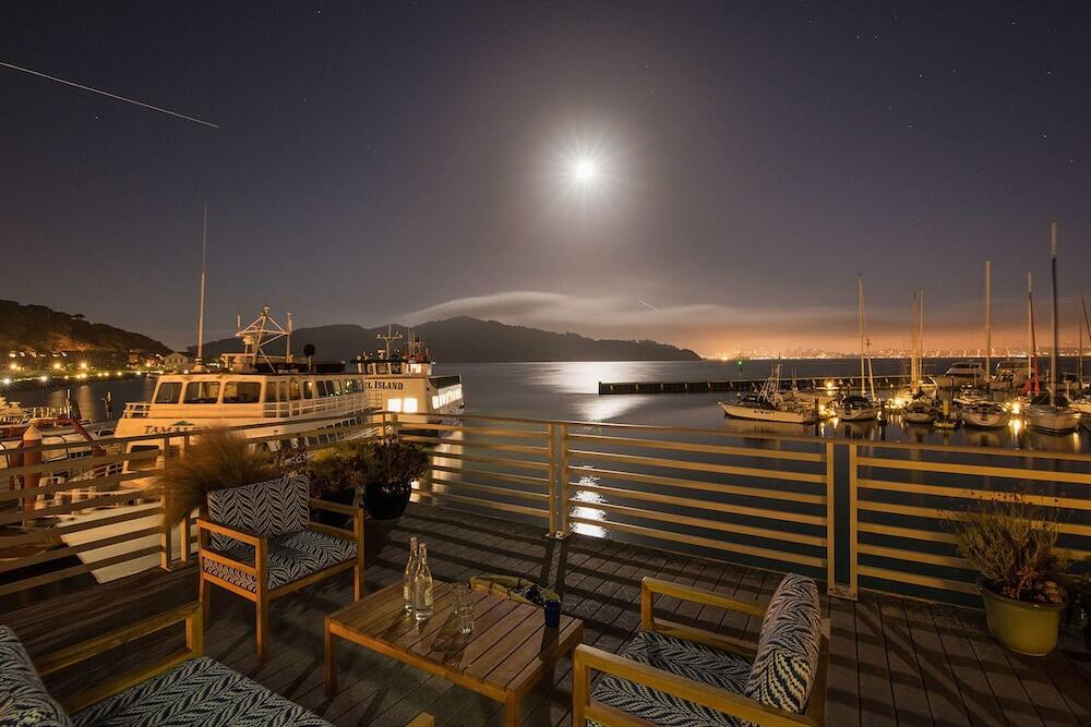 Picture of Waters Edge Hotel