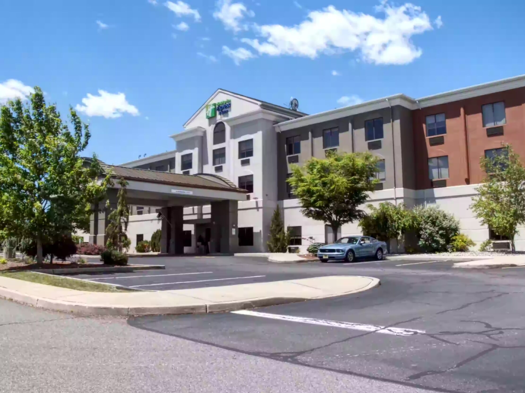Picture of Holiday Inn Express and Suites Newton an IHG Hotel