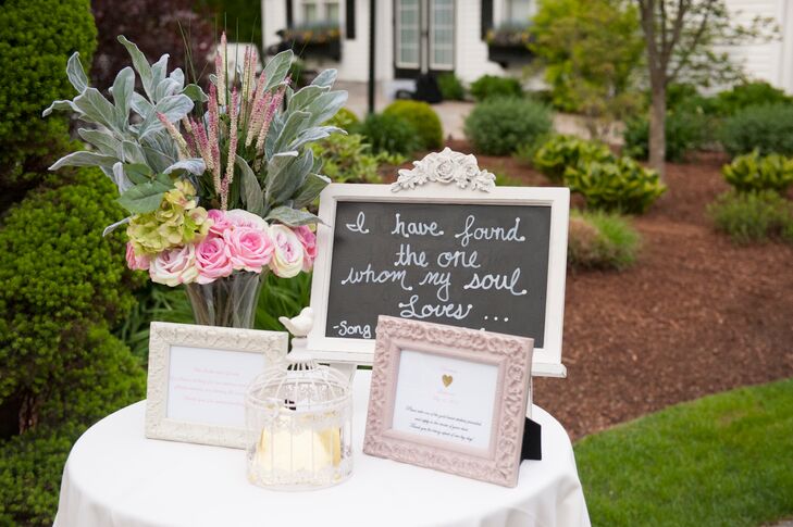 Romantic, Vintage-Inspired Welcome Table