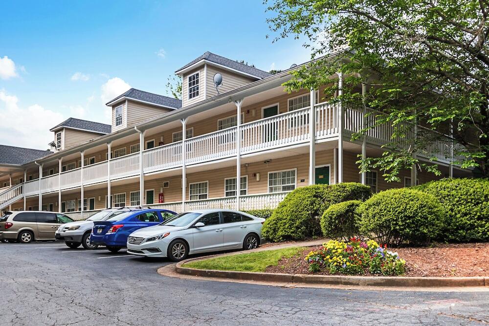 Picture of HomeTowne Studios by Red Roof Atlanta - Lawrenceville