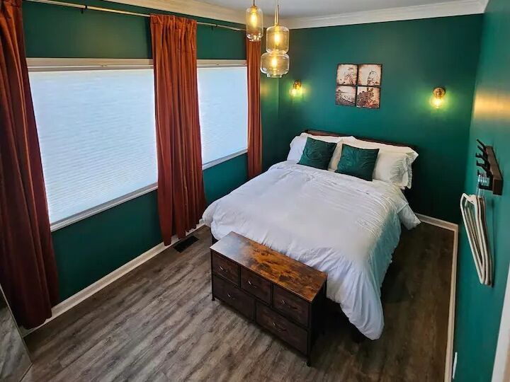 Picture of The Caboose - Cozy space steps from downtown.