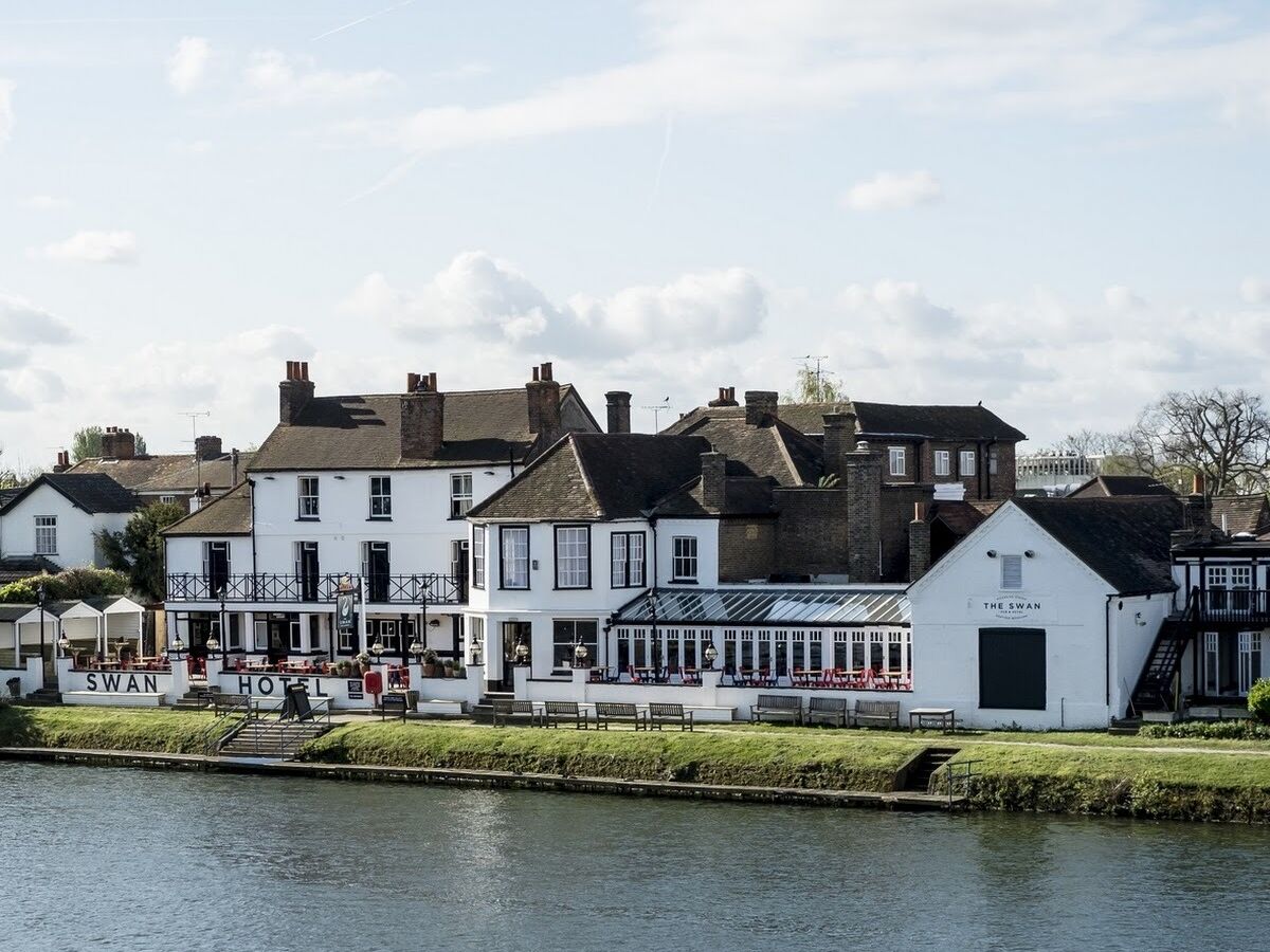 Picture of The Swan Hotel, Staines