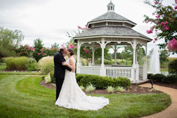 Sarah Farmer, 25, a childcare provider, and Chris Lane, 37, an air traffic controller, had been going on several lunch dates when Chris presented Sara