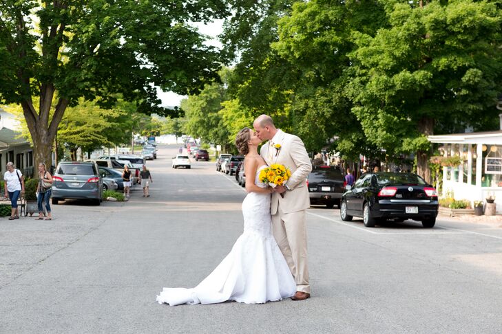 Think planning a secret wedding is hard enough? Try keeping your hush-hush engagement from family and friends too! For their summer elopement in Door 