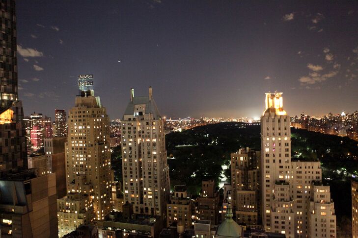 “We chose Le Parker Meridien because when we walked in, it was everything we dreamed of and more.” The big windows provided a full view of Central Park, and the balcony allowed guests to see the New York skyscrapers the couple love.