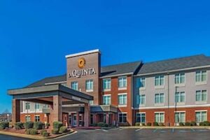 Picture of La Quinta Inn & Suites by Wyndham Oxford Anniston