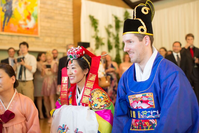 9 Korean Wedding Traditions You Need to ...