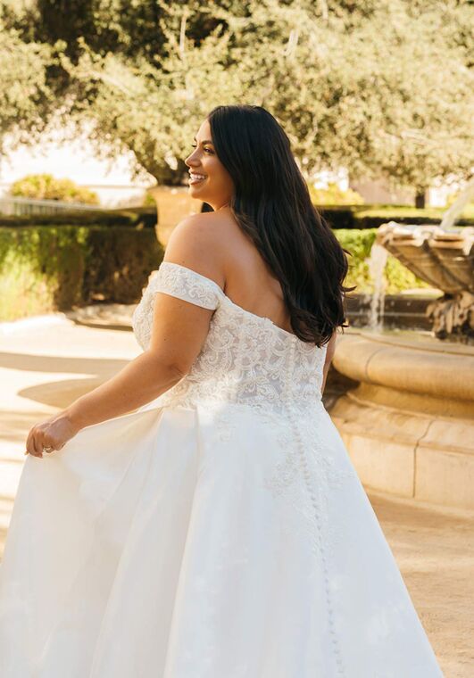 Essense of Australia D3565 plus Ball Gown Wedding Dress - 2