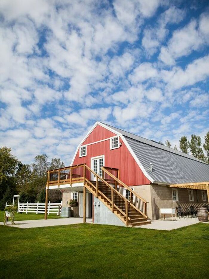 Barn wedding venue in Dodge City, Minnesota.