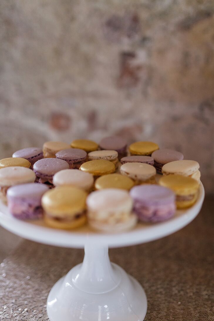 After the ceremony, Elizabeth and Hunter treated their guests to a delicious home-cooked meal prepared by the Borris House staff, followed by a slice of wedding cake. The couple also served a selection of macarons, which were devoured with much delight.