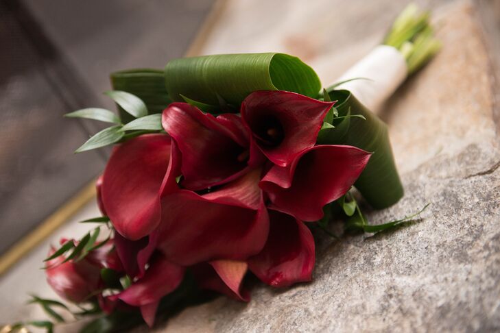 Karen carried a bouquet of red calla lilies which were the perfect dash of warmth for her winter wedding.