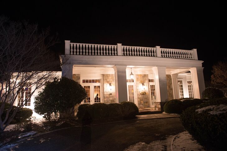 The reception was held indoors at the Black Horse Inn of Warrenton, Virginia.