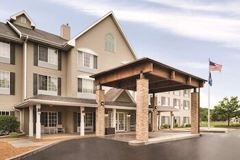 Picture of Country Inn & Suites by Radisson, West Bend, WI