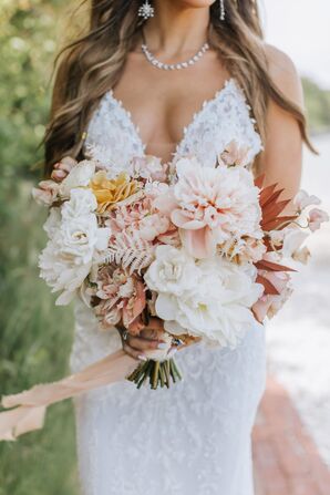 Boho Bouquet With Dahlias and Sweet Peas