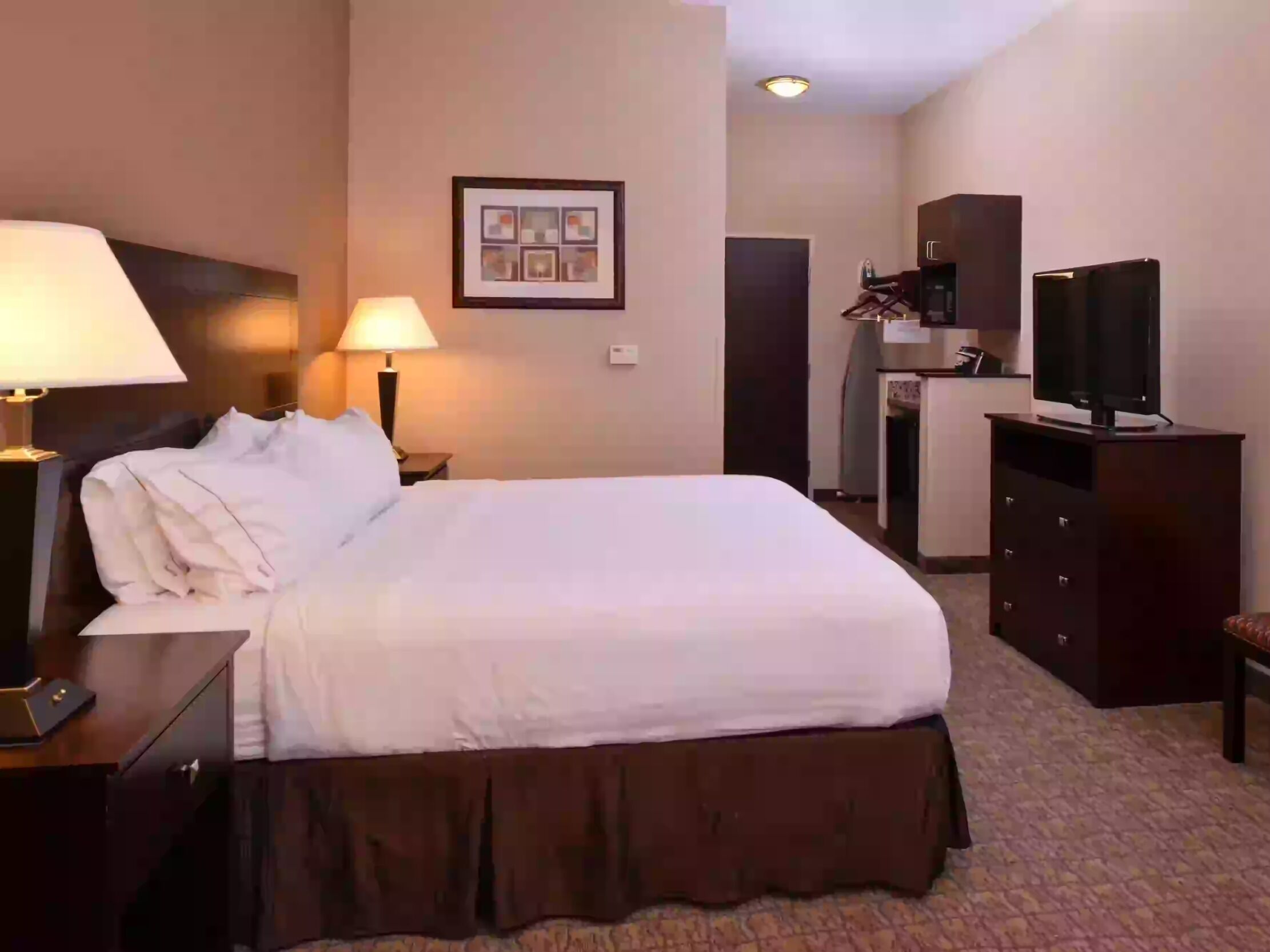 Picture of Holiday Inn Express & Suites Fairmont - (4.5 miles)
